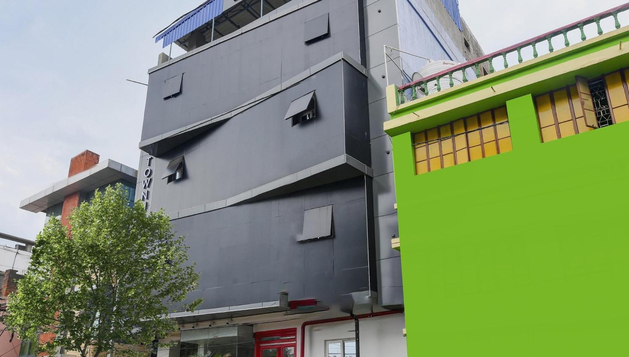 Super Town House Hi5 Aditya International ブバネーシュワル エクステリア 写真