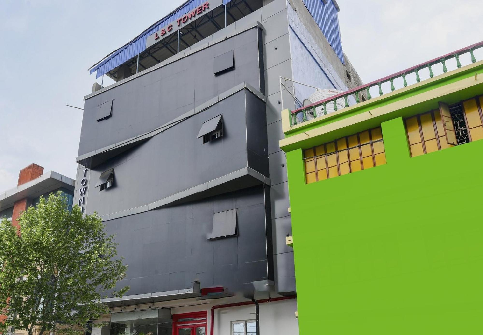 Super Town House Hi5 Aditya International ブバネーシュワル エクステリア 写真