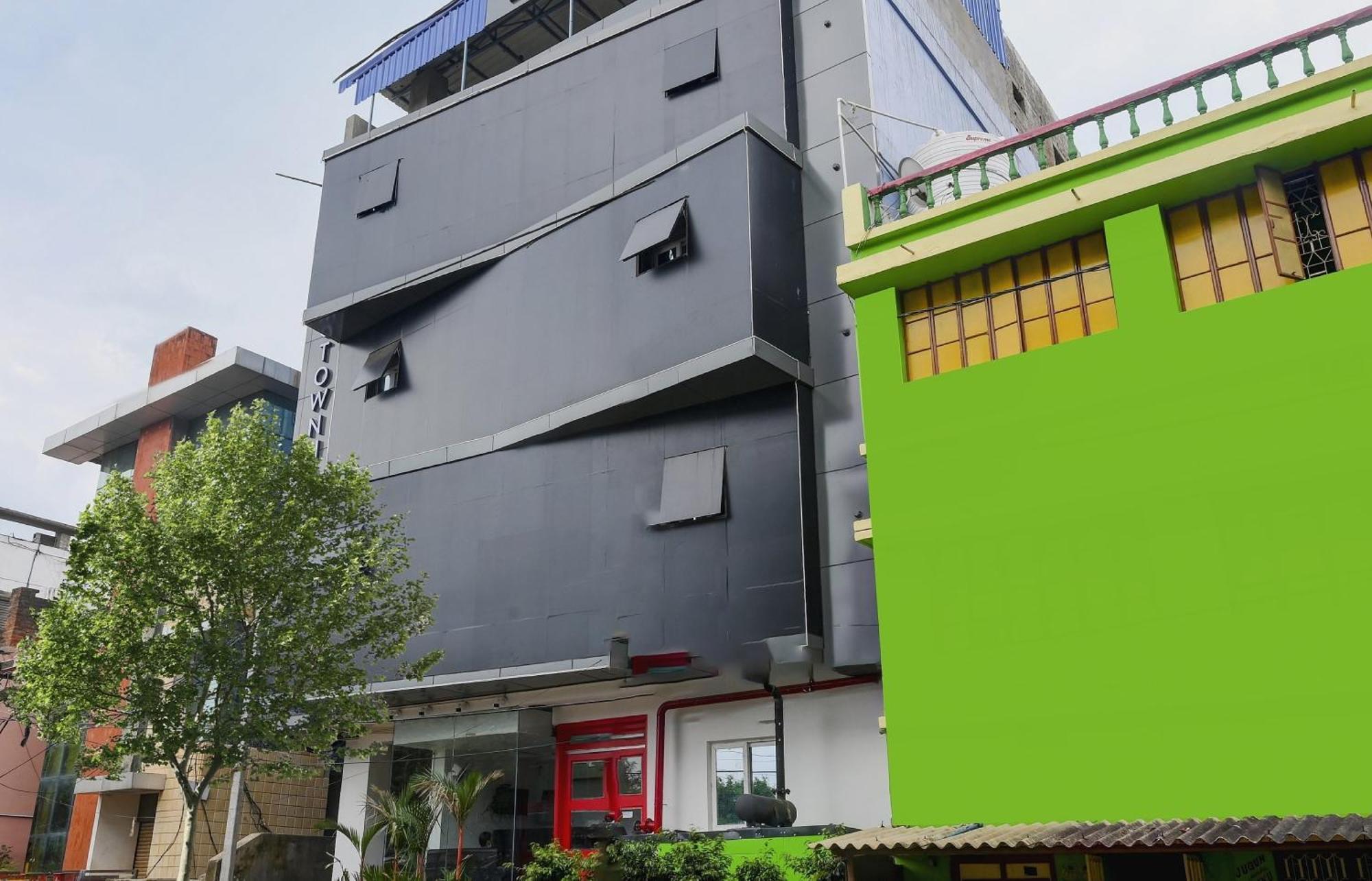 Super Town House Hi5 Aditya International ブバネーシュワル エクステリア 写真